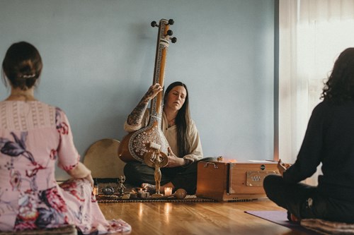 Jasmin Austin - Breathwork & Embodiment